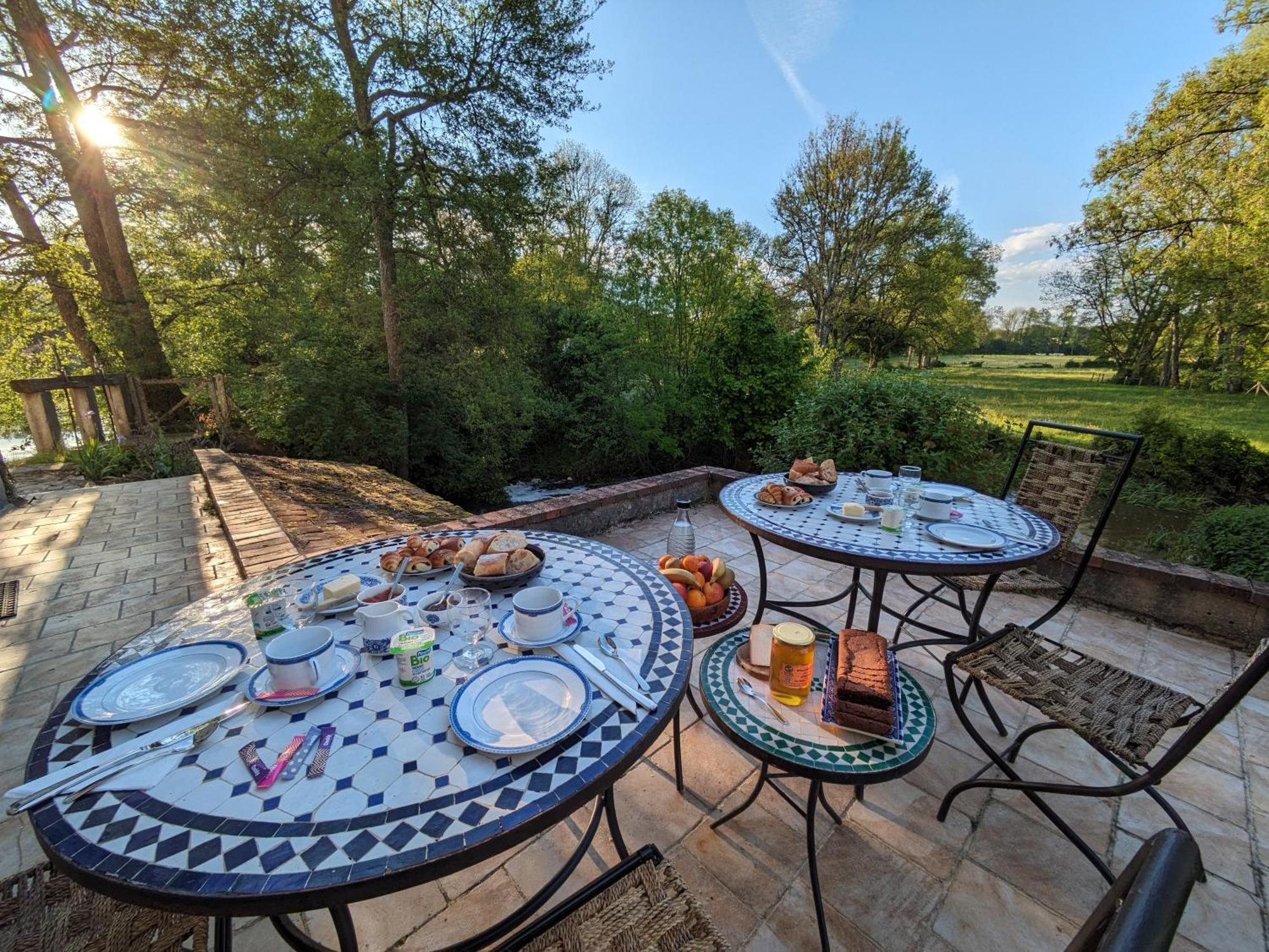 Le Moulin Grenon Bed & Breakfast Mézilles Exterior foto